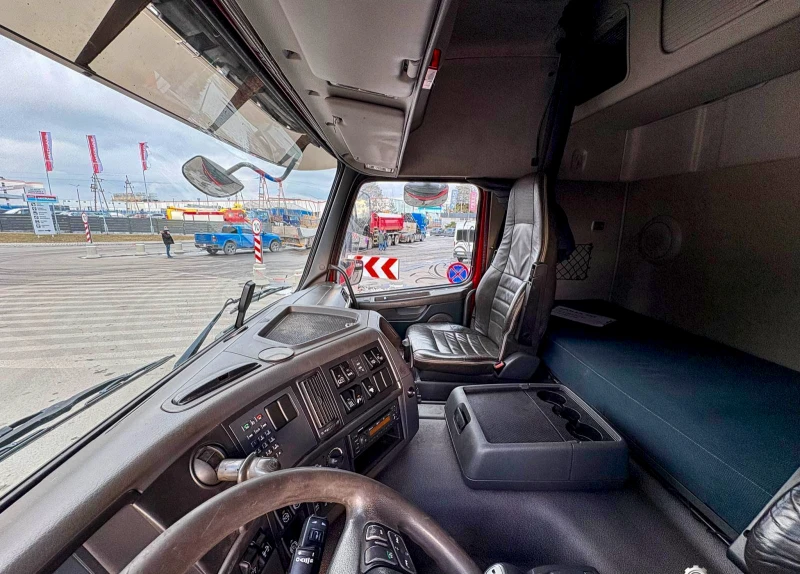 Volvo Fm 500 8x2 Effer 585 Fly Jib 35метра + Лебедка  , снимка 8 - Камиони - 51240094