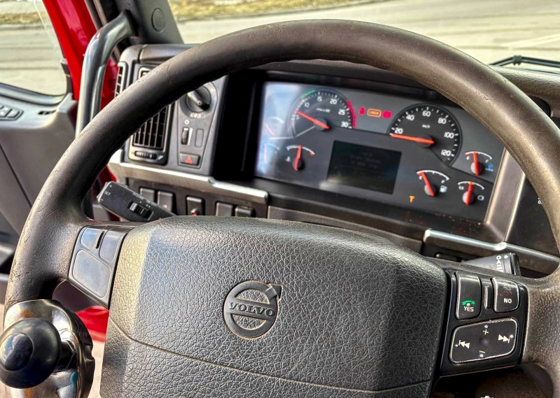 Volvo Fm 500 8x2 Effer 585 Fly Jib 35метра + Лебедка  , снимка 11 - Камиони - 51240094