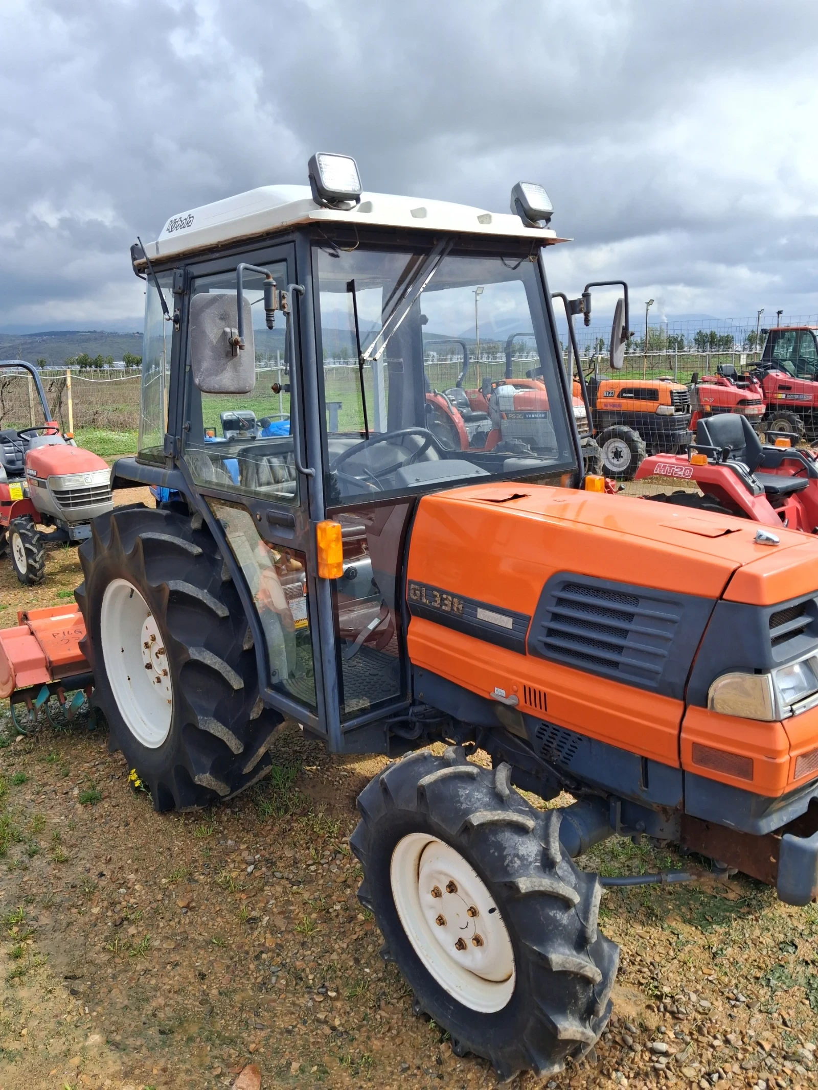 Трактор Kubota скайтрак 