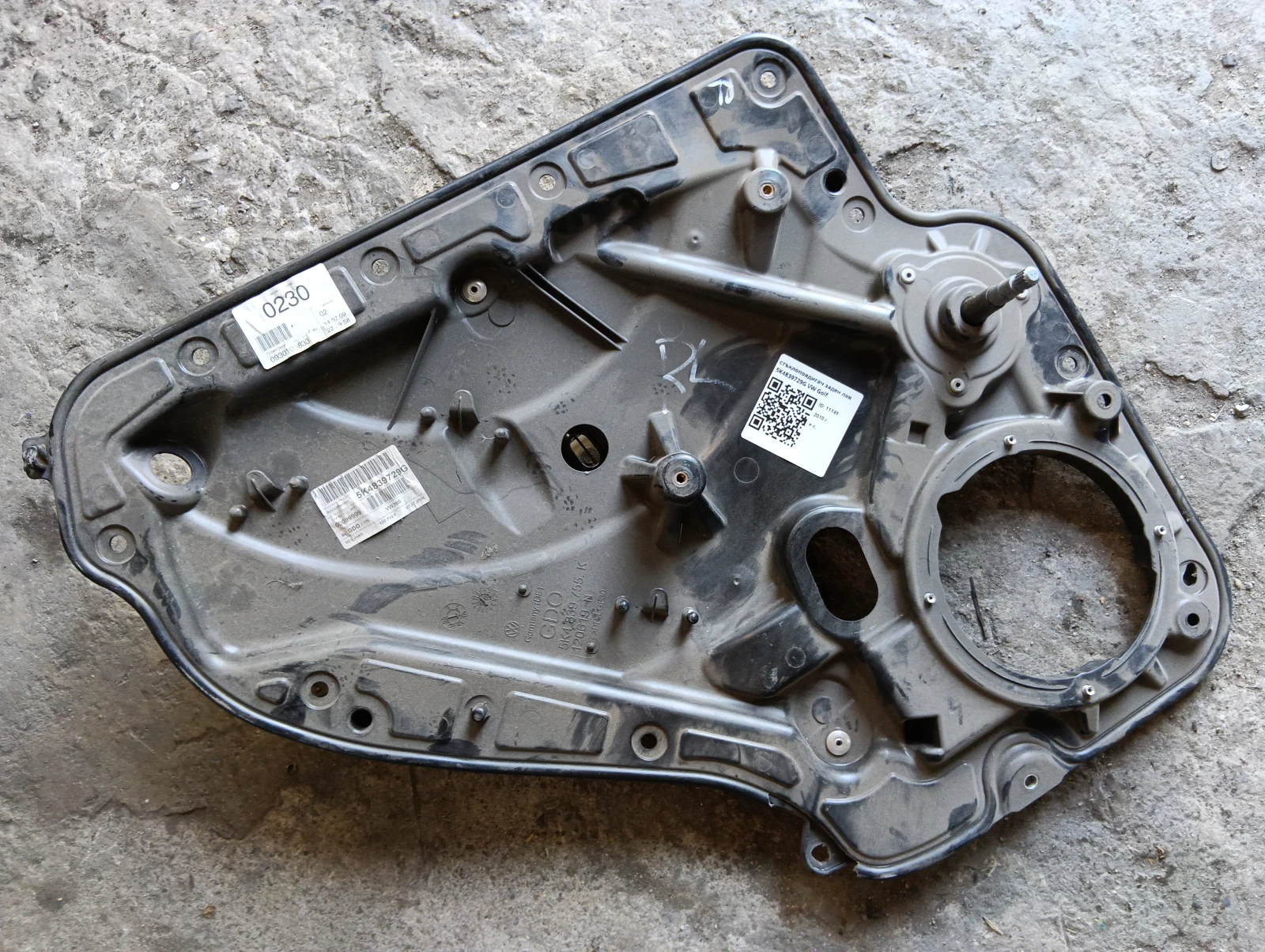 стъклоповдигач заден ляв 5K4839729G VW Golf