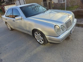 Mercedes-Benz E 220, снимка 1
