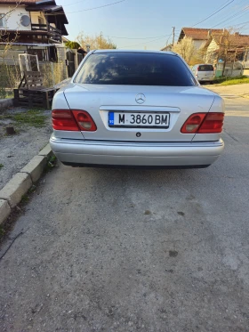 Mercedes-Benz E 220, снимка 3