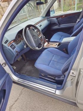 Mercedes-Benz E 220, снимка 8