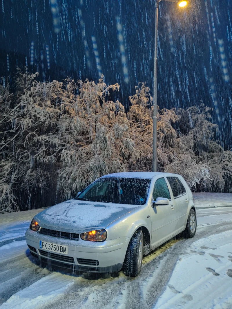 VW Golf 1.8т, снимка 5 - Автомобили и джипове - 48172514