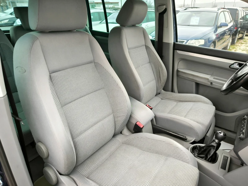 VW Touran 2.0TD, снимка 8 - Автомобили и джипове - 48222622