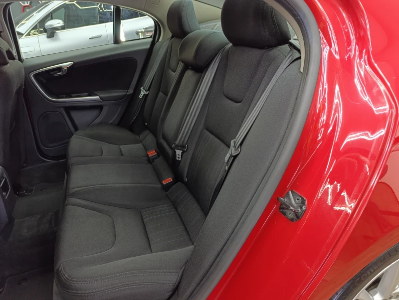 Volvo S60 2.0Т Kinetic, снимка 9 - Автомобили и джипове - 52203317