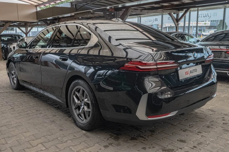 BMW 520  i/Harman Kardon/HuD/360Камера/3D View/Обдухване, снимка 5 - Автомобили и джипове - 52312246