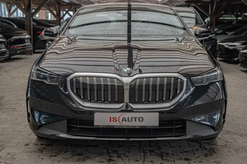 BMW 520  i/Harman Kardon/HuD/360Камера/3D View/Обдухване, снимка 2 - Автомобили и джипове - 52312246