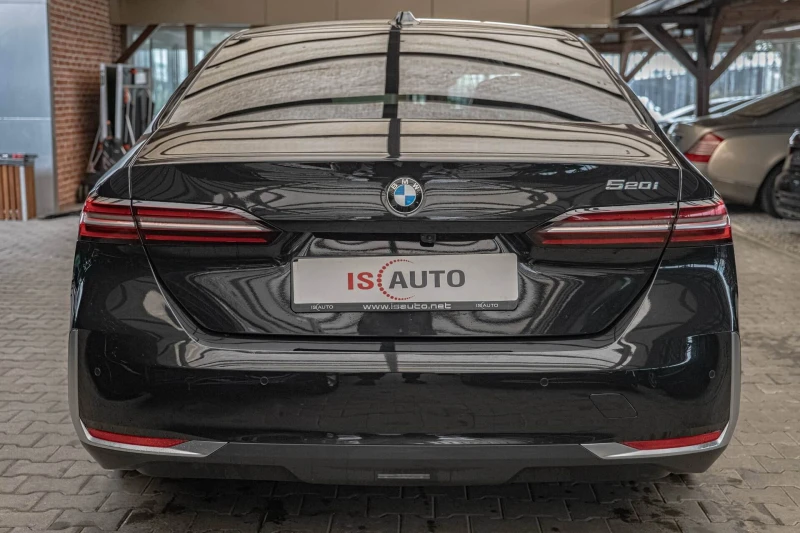 BMW 520  i/Harman Kardon/HuD/360Камера/3D View/Обдухване, снимка 4 - Автомобили и джипове - 52312246