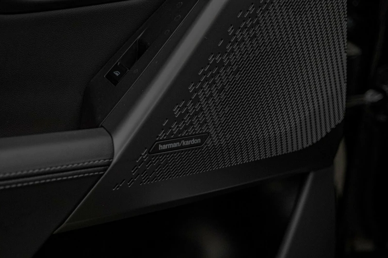 BMW 520  i/Harman Kardon/HuD/360Камера/3D View/Обдухване, снимка 9 - Автомобили и джипове - 52312246