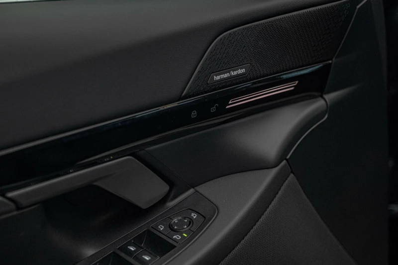 BMW 520  i/Harman Kardon/HuD/360Камера/3D View/Обдухване, снимка 10 - Автомобили и джипове - 52312246