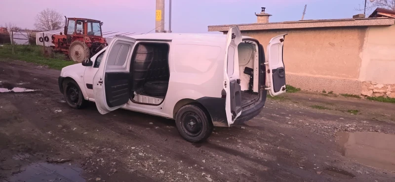 Dacia Logan 1.6, снимка 3 - Автомобили и джипове - 52710480