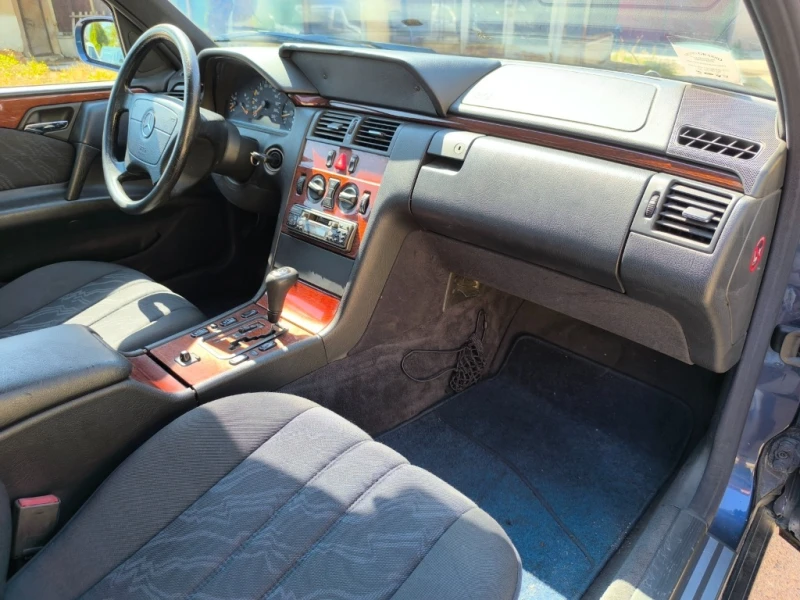 Mercedes-Benz E 290 Grasso, снимка 7 - Автомобили и джипове - 52743315