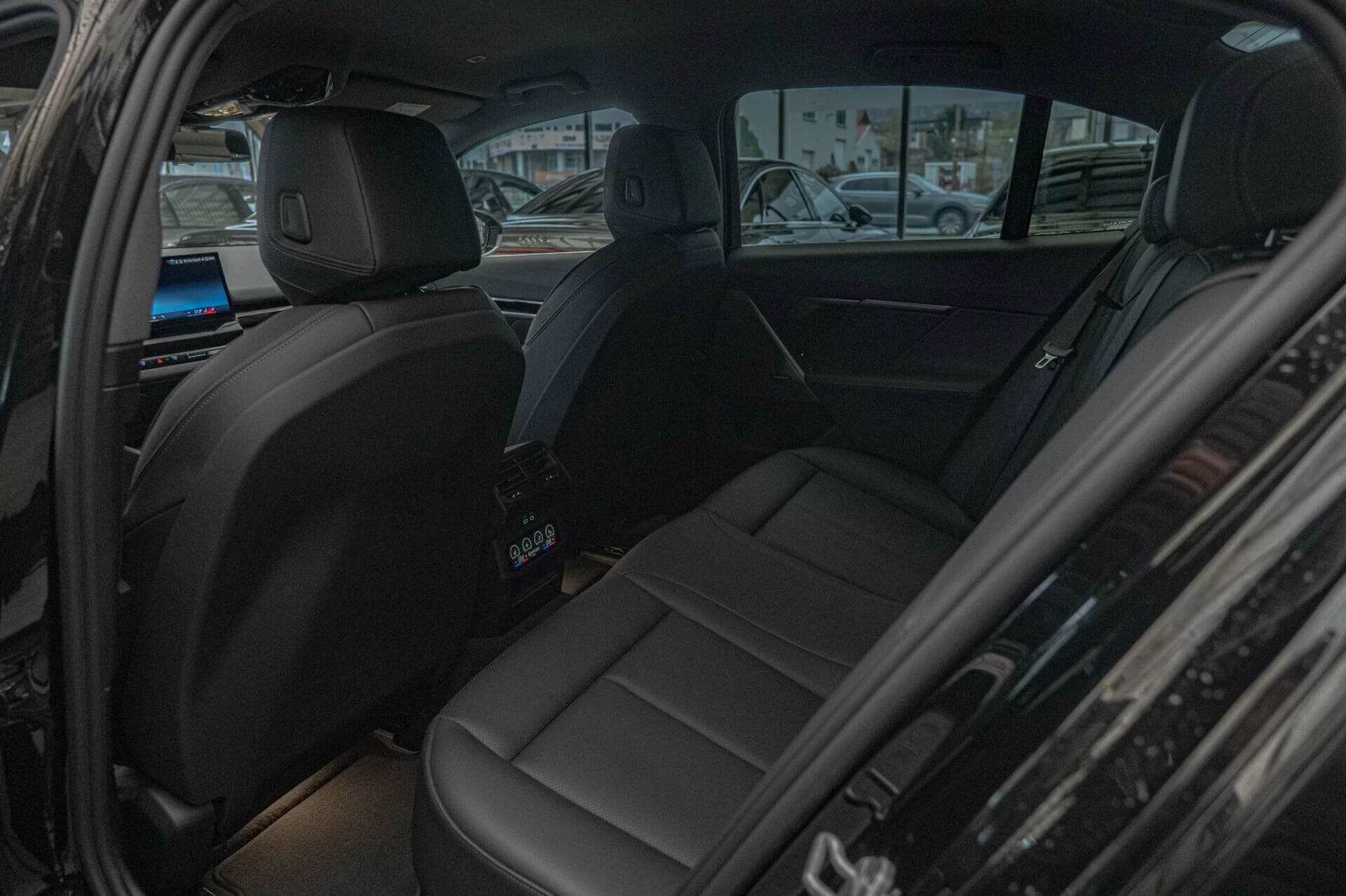 BMW 520  i/Harman Kardon/HuD/360Камера/3D View/Обдухване - изображение 8