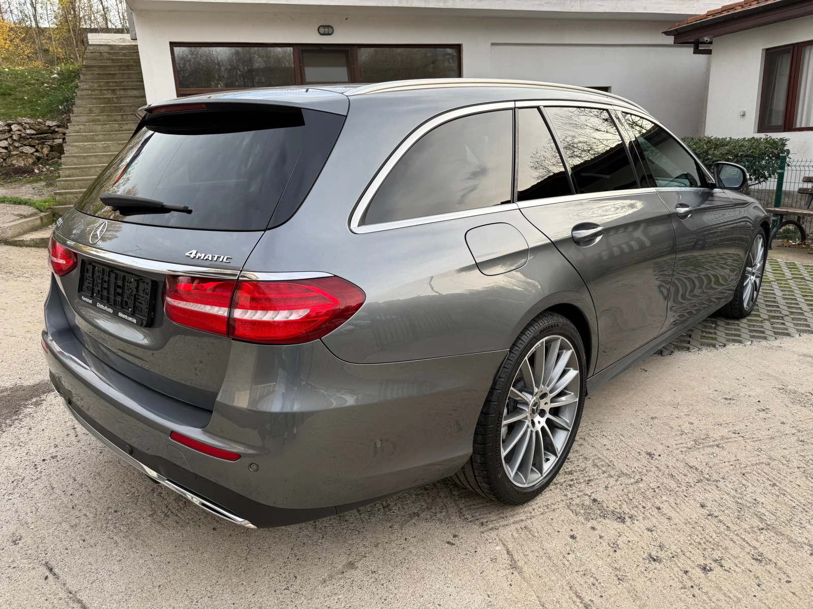 Mercedes-Benz E 220 d 4Matic.AMG. - изображение 4