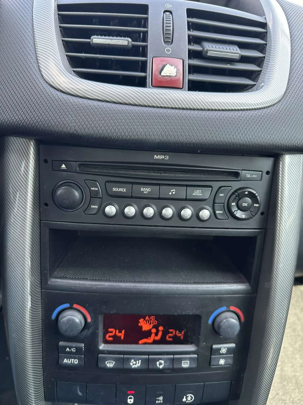 Peugeot 207 PREMIUM 1.4, снимка 7 - Автомобили и джипове - 53884377