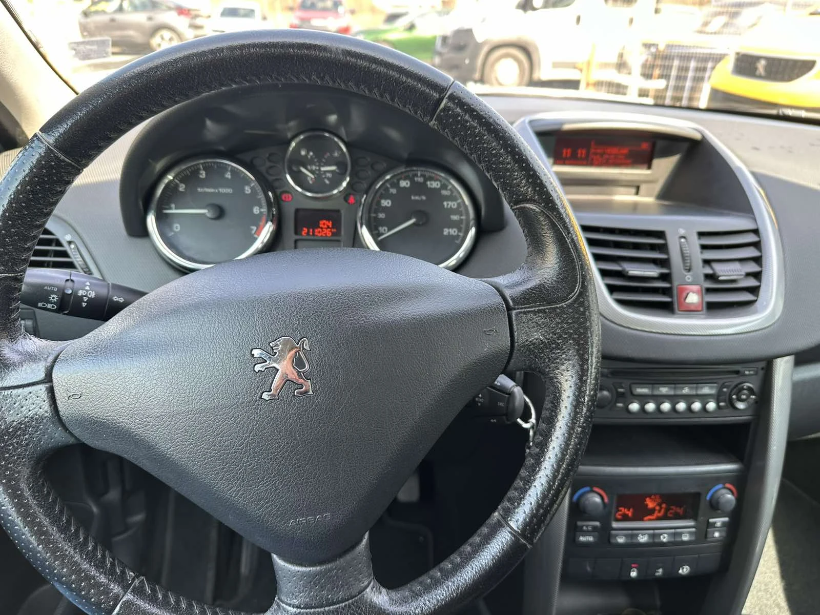 Peugeot 207 PREMIUM 1.4, снимка 11 - Автомобили и джипове - 53884377