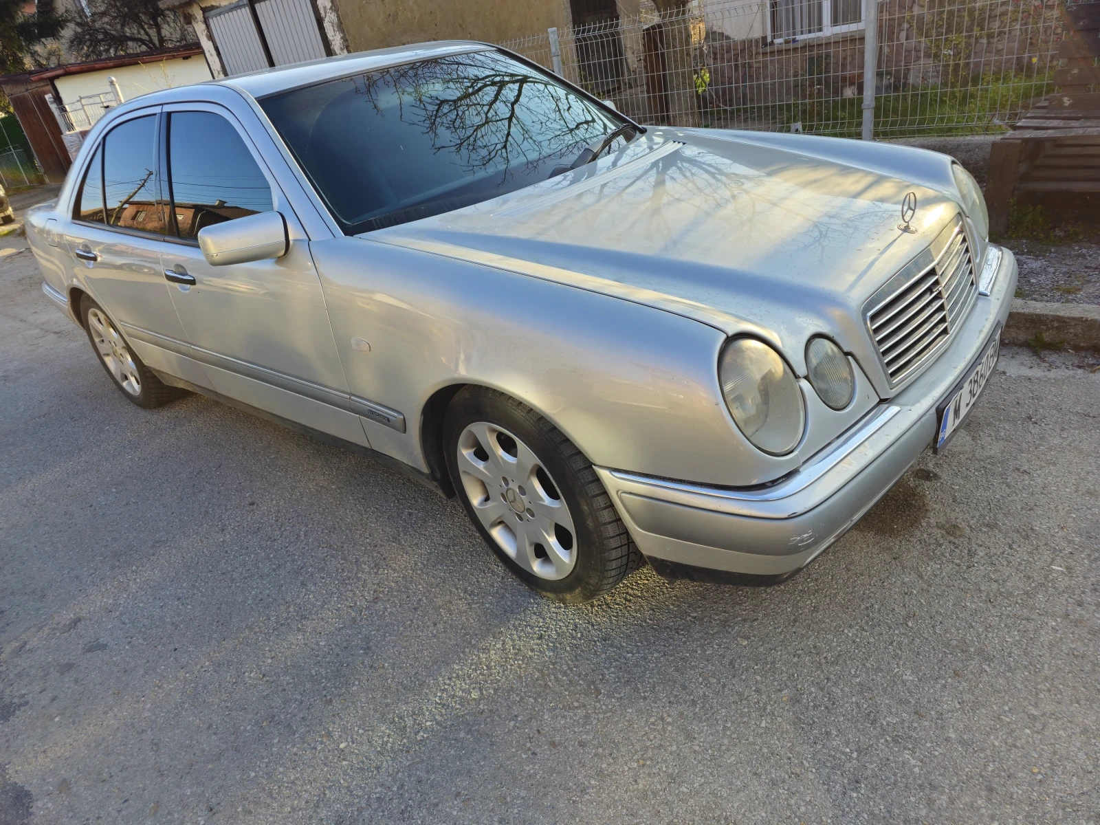Mercedes-Benz E 220