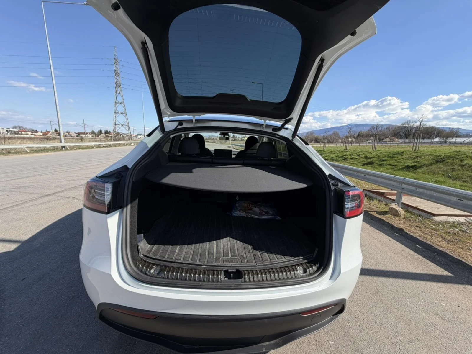 Tesla Model Y Performance, снимка 16 - Автомобили и джипове - 54505777