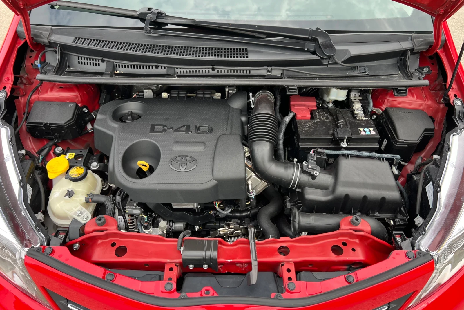 Toyota Yaris 1.4 D4D KEYLESS NAVI KAMERA , снимка 15 - Автомобили и джипове - 54610590