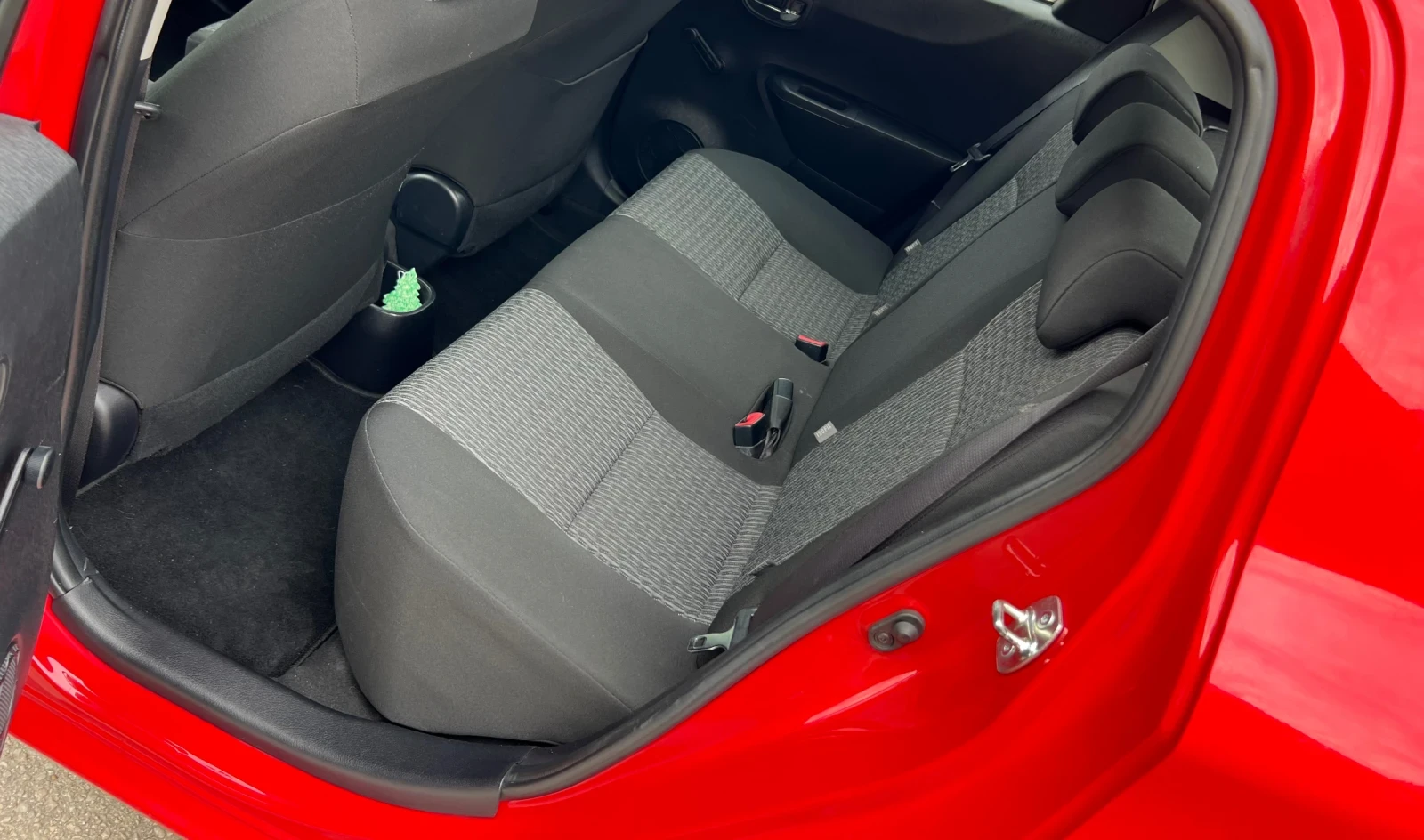 Toyota Yaris 1.4 D4D KEYLESS NAVI KAMERA , снимка 11 - Автомобили и джипове - 54610590