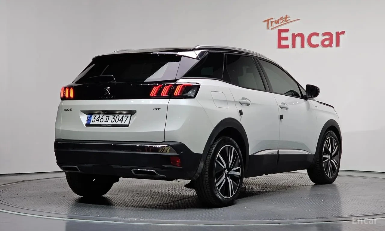 Peugeot 3008 | Панорама | Масаж | Адаптивен круиз, снимка 2 - Автомобили и джипове - 54812991