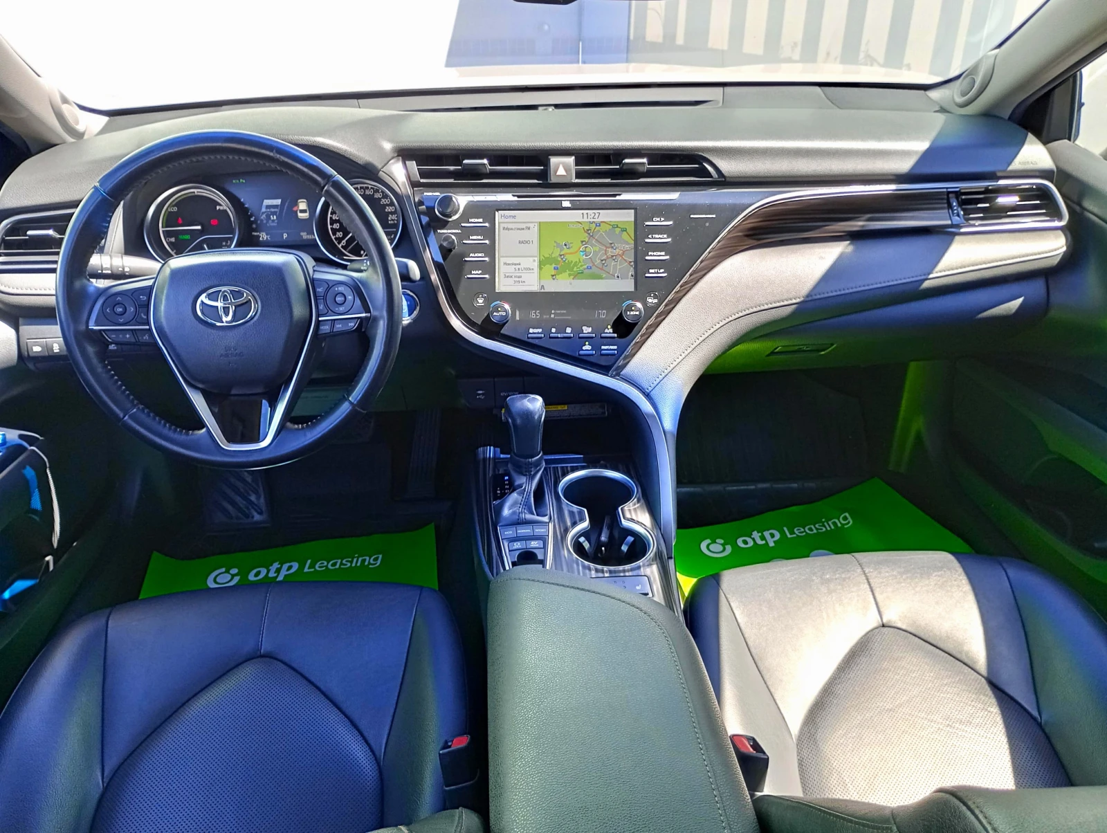 Toyota Camry Гаранционен, снимка 9 - Автомобили и джипове - 54913995
