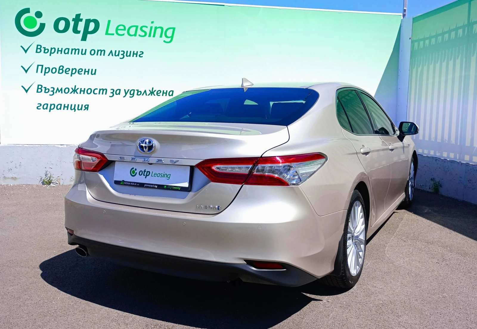 Toyota Camry Гаранционен, снимка 6 - Автомобили и джипове - 54913995