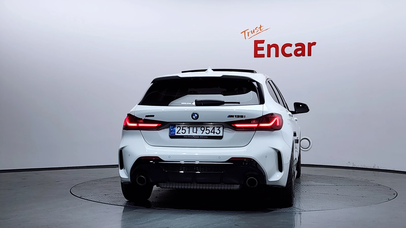 BMW M135 XDRIVE * 36O CAM* ПОДГРЕВ* ОБДУХ, снимка 4 - Автомобили и джипове - 54974381