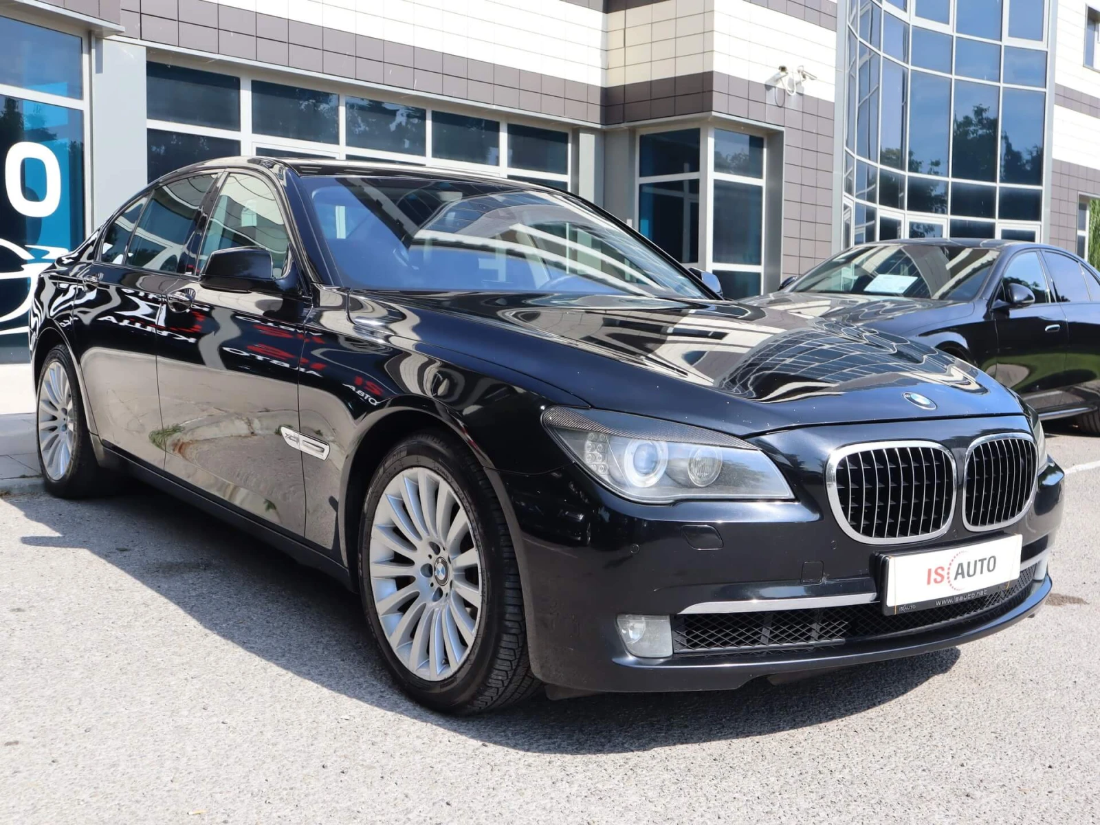 BMW 750 xDrive/HuD/Обдухване/PDC/Шибедах/Lane Assist, снимка 2 - Автомобили и джипове - 56009687