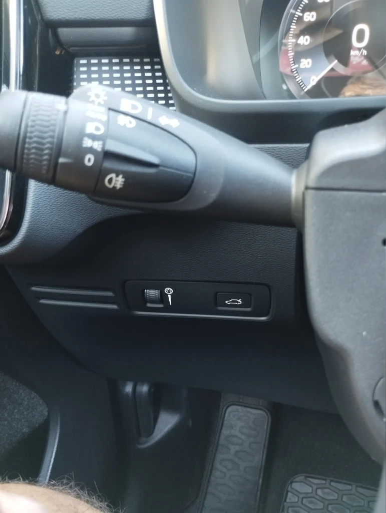 Volvo XC40 R DESIGN, снимка 9 - Автомобили и джипове - 56205298