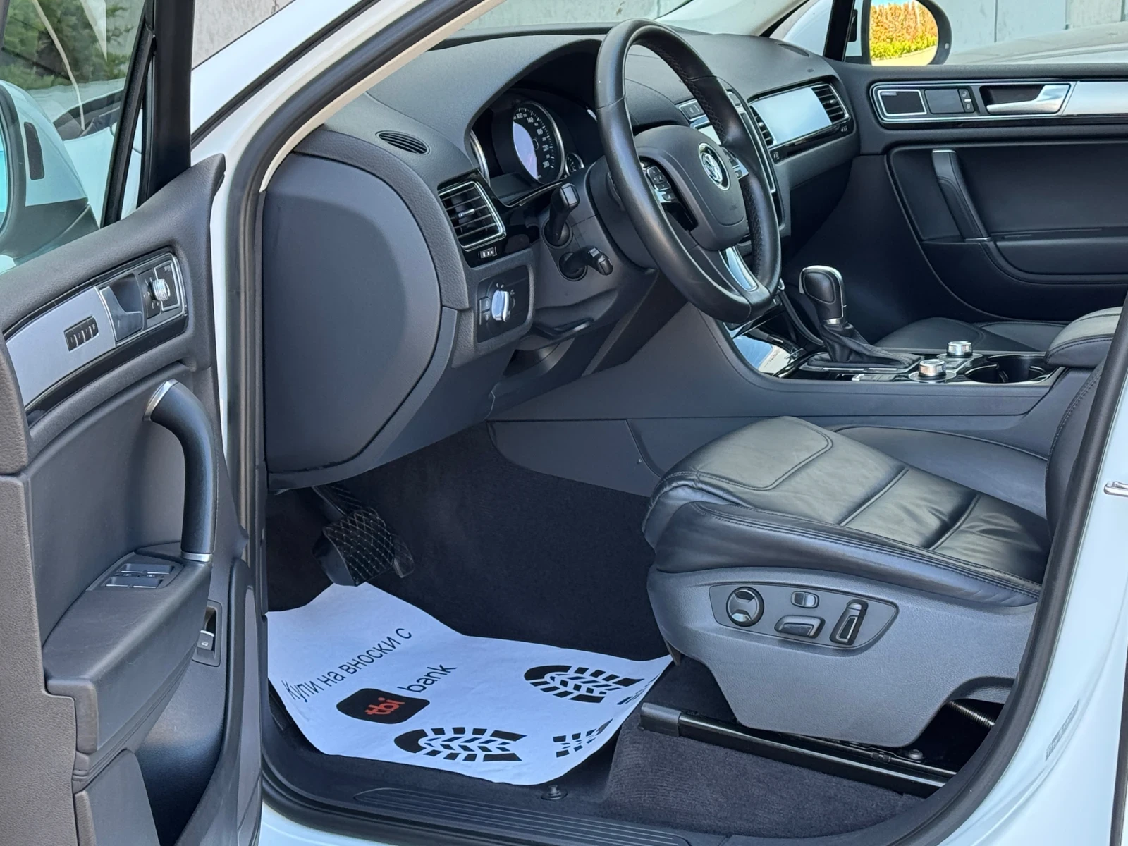 VW Touareg 3.0TDI-R-LINE-ПАНОРАМА-КАМЕРА360-ДИСТРОНИК-УНИКАТ - изображение 9