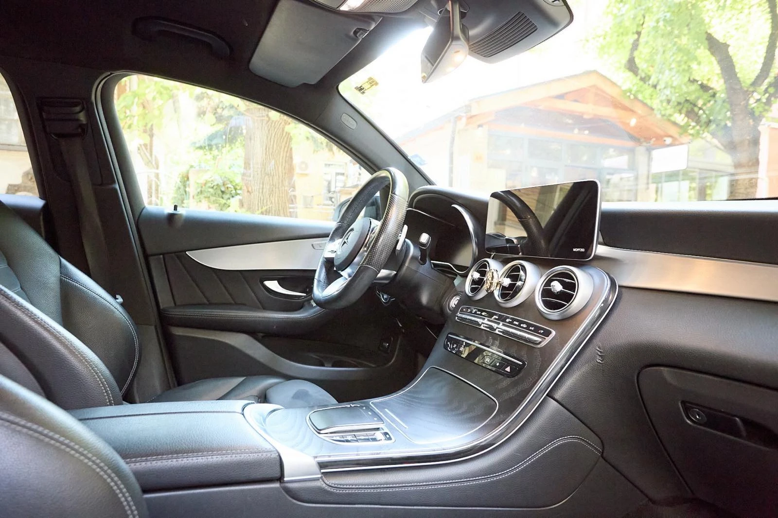 Mercedes-Benz GLC 220 COUPE 4MATIC AMG  Първи собственик | Mobile.bg — изображение 13