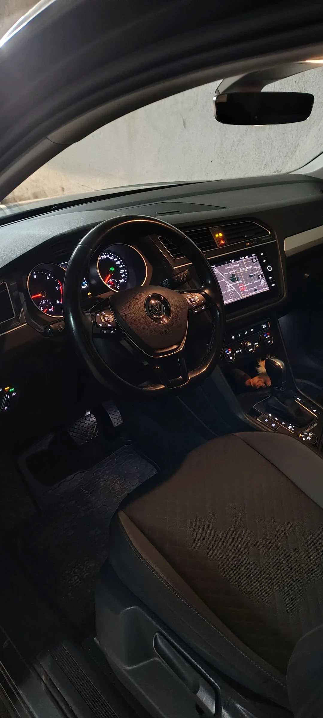 VW Tiguan, снимка 9 - Автомобили и джипове - 53705410