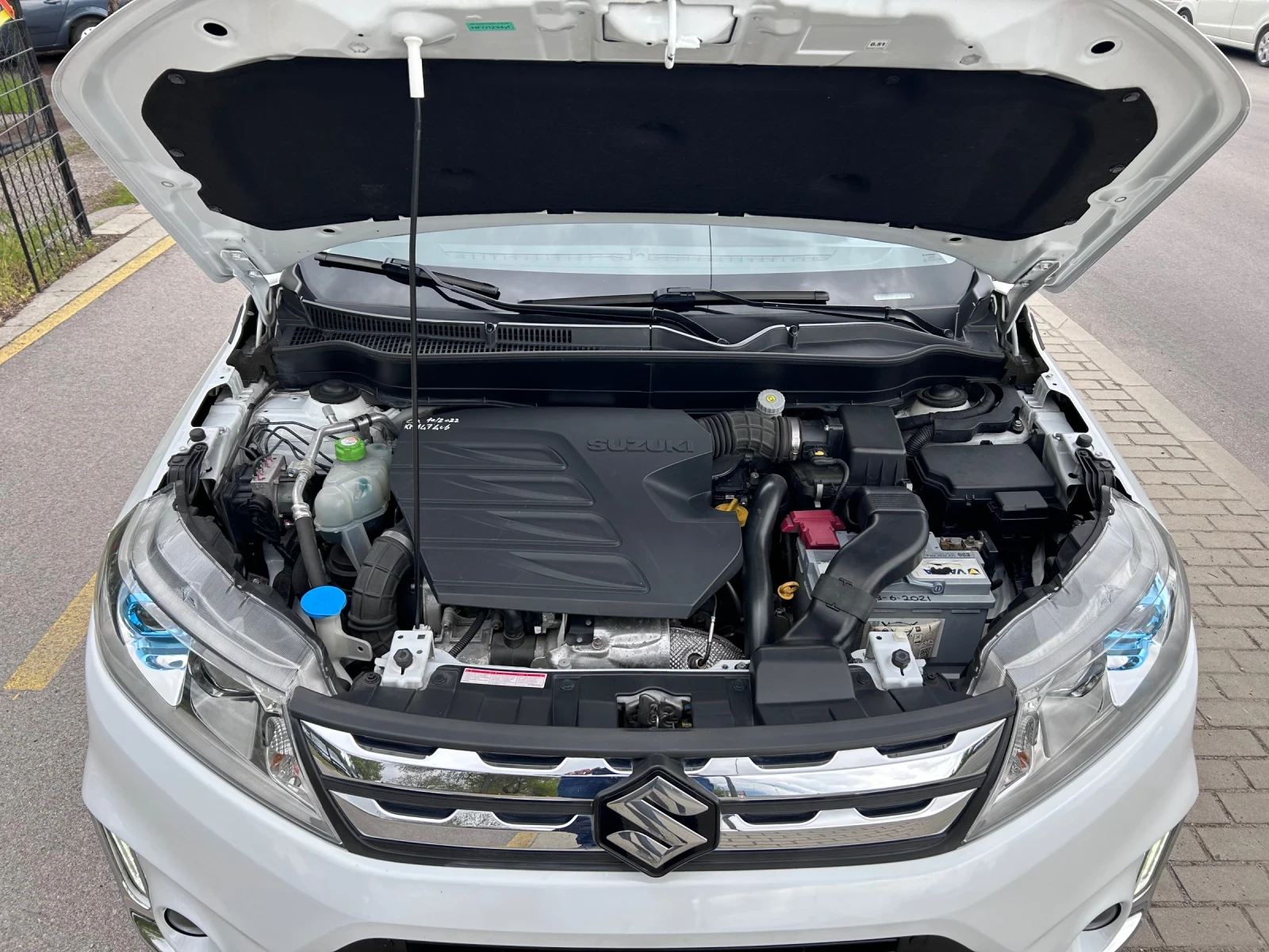 Suzuki Vitara AllGrip 1, 6 AUTOMATIC КОЖА, снимка 8 - Автомобили и джипове - 54379697