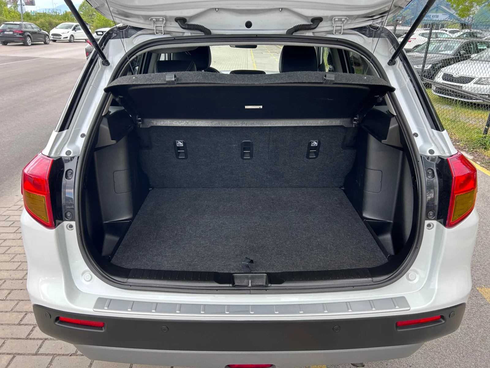 Suzuki Vitara AllGrip 1, 6 AUTOMATIC КОЖА, снимка 15 - Автомобили и джипове - 54379697