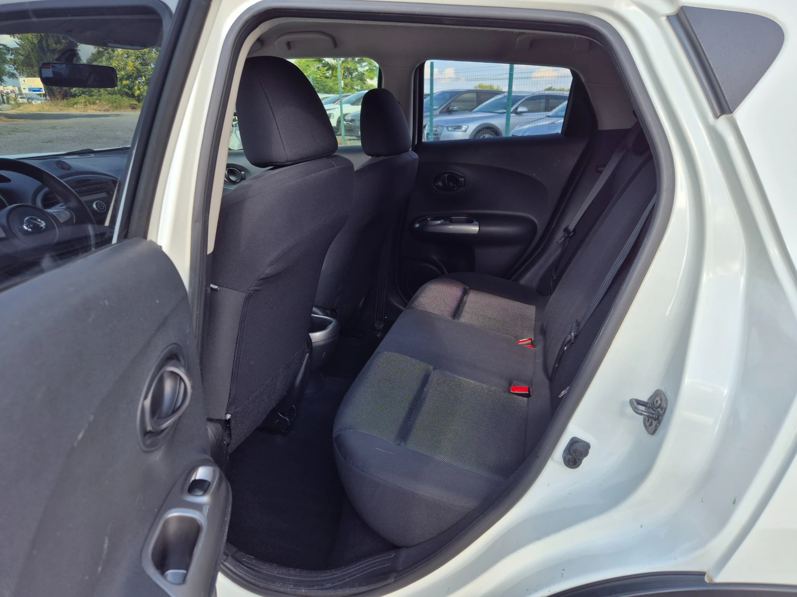 Nissan Juke 1.6i 94кс, снимка 12 - Автомобили и джипове - 55155836