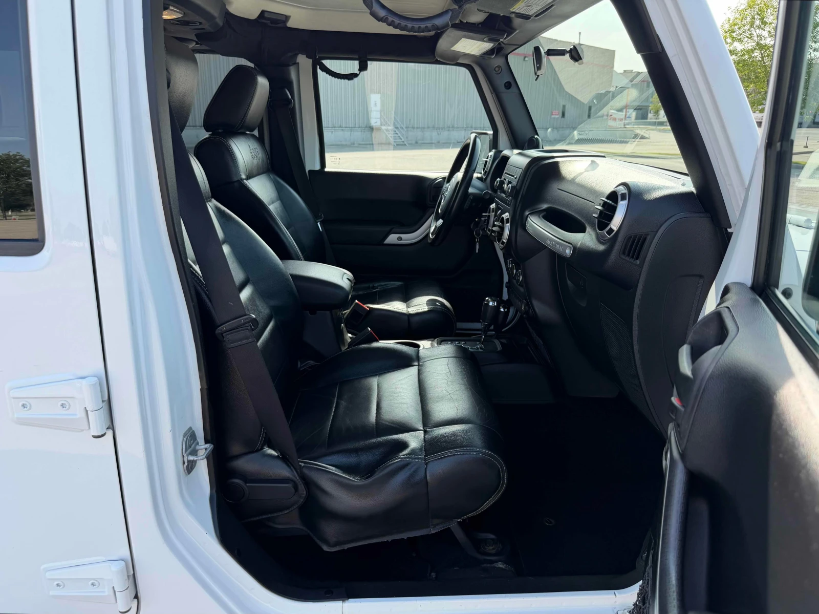 Jeep Wrangler Sahara * CARFAX * ПОДГРЕВ * АВТОКРЕДИТ * , снимка 11 - Автомобили и джипове - 56133095