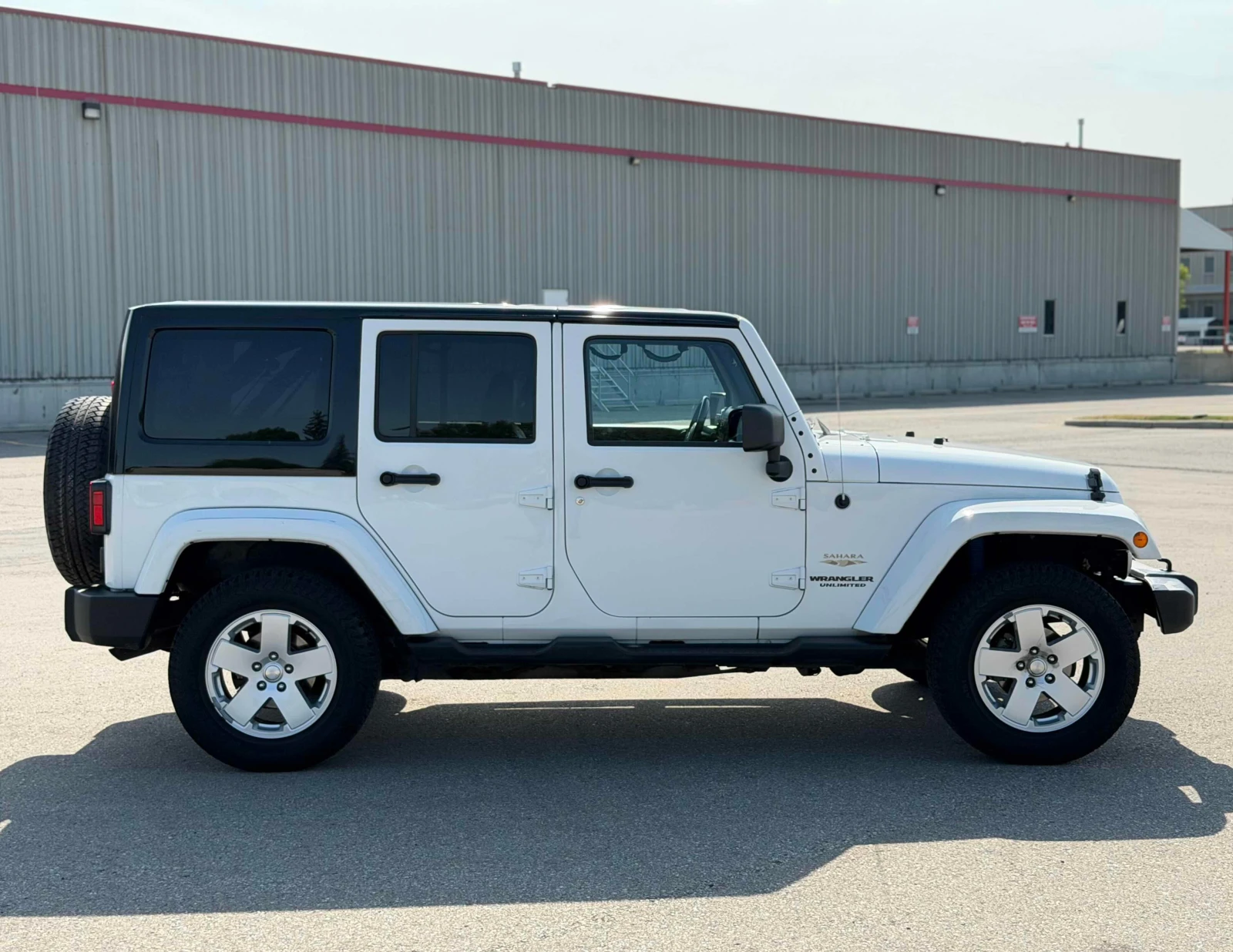 Jeep Wrangler Sahara * CARFAX * ПОДГРЕВ * АВТОКРЕДИТ * , снимка 3 - Автомобили и джипове - 56133095