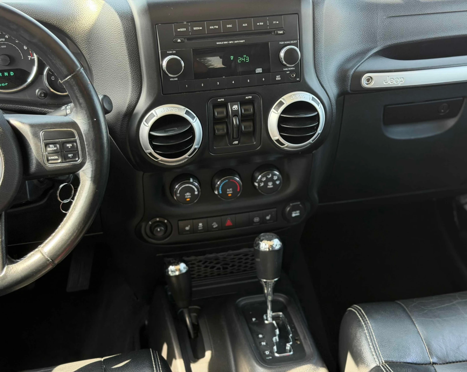 Jeep Wrangler Sahara * CARFAX * ПОДГРЕВ * АВТОКРЕДИТ * , снимка 14 - Автомобили и джипове - 56133095