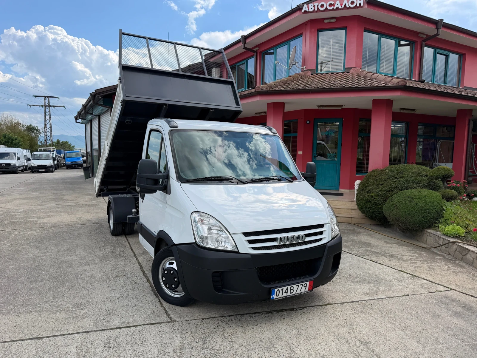 Iveco Daily 3.0 HPI* Климатик* Тристранен самосвал* 4.00м кош, снимка 2 - Бусове и автобуси - 54728493