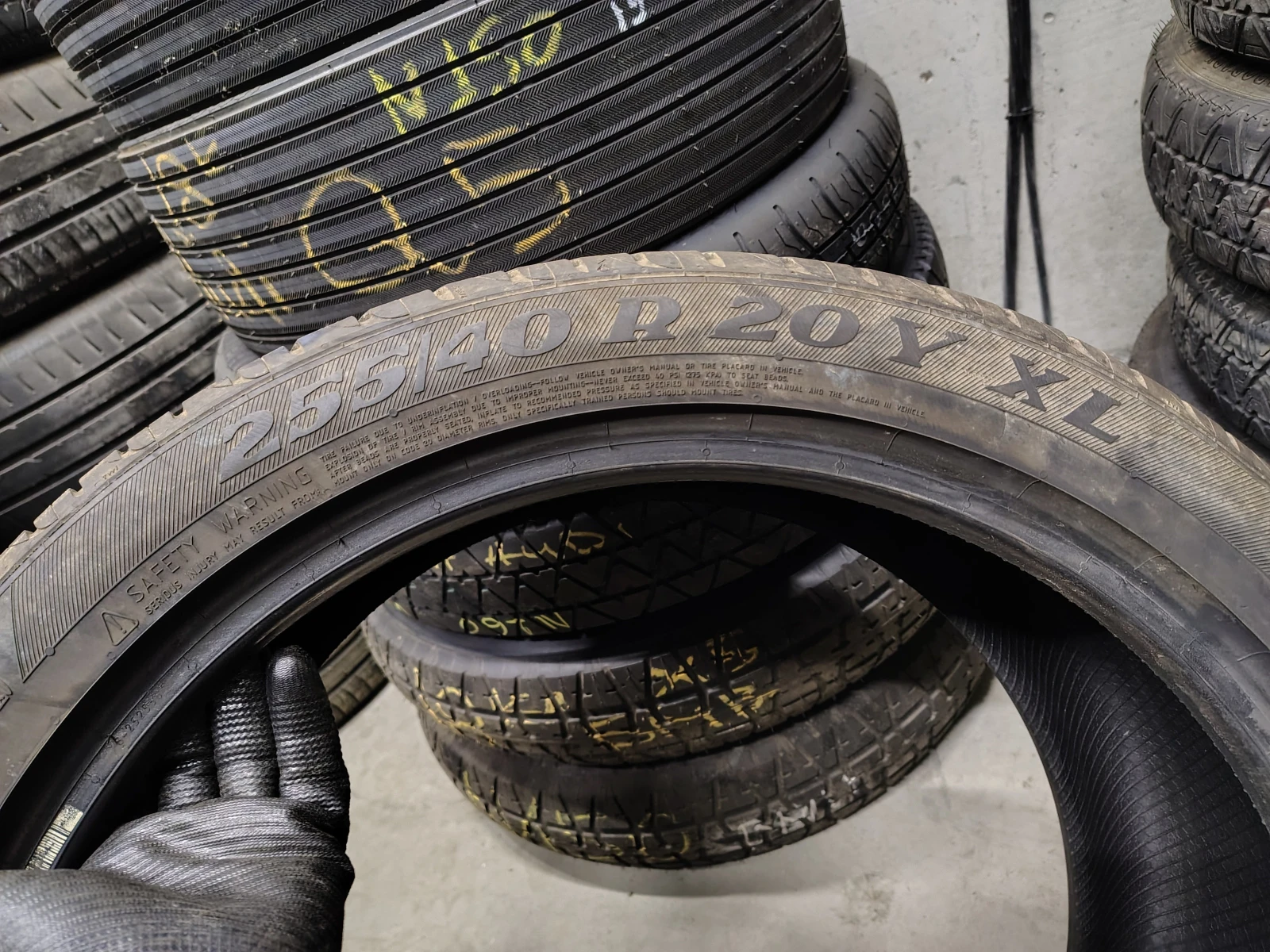 Гуми Летни 255/40R20, снимка 7 - Гуми и джанти - 53725507