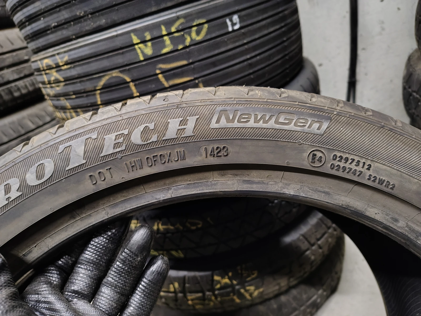 Гуми Летни 255/40R20, снимка 8 - Гуми и джанти - 53725507