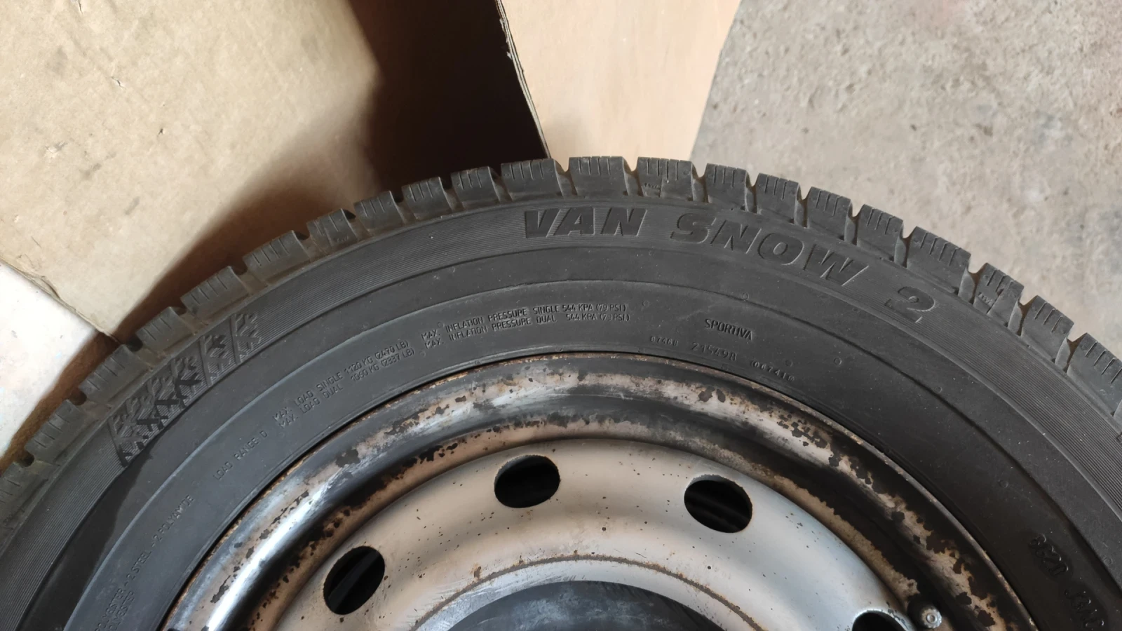 Гуми Зимни 225/65R16, снимка 2 - Гуми и джанти - 56356137