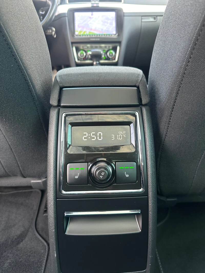 Skoda Superb АВТОМАТИК 4х4 , снимка 16 - Автомобили и джипове - 51228125