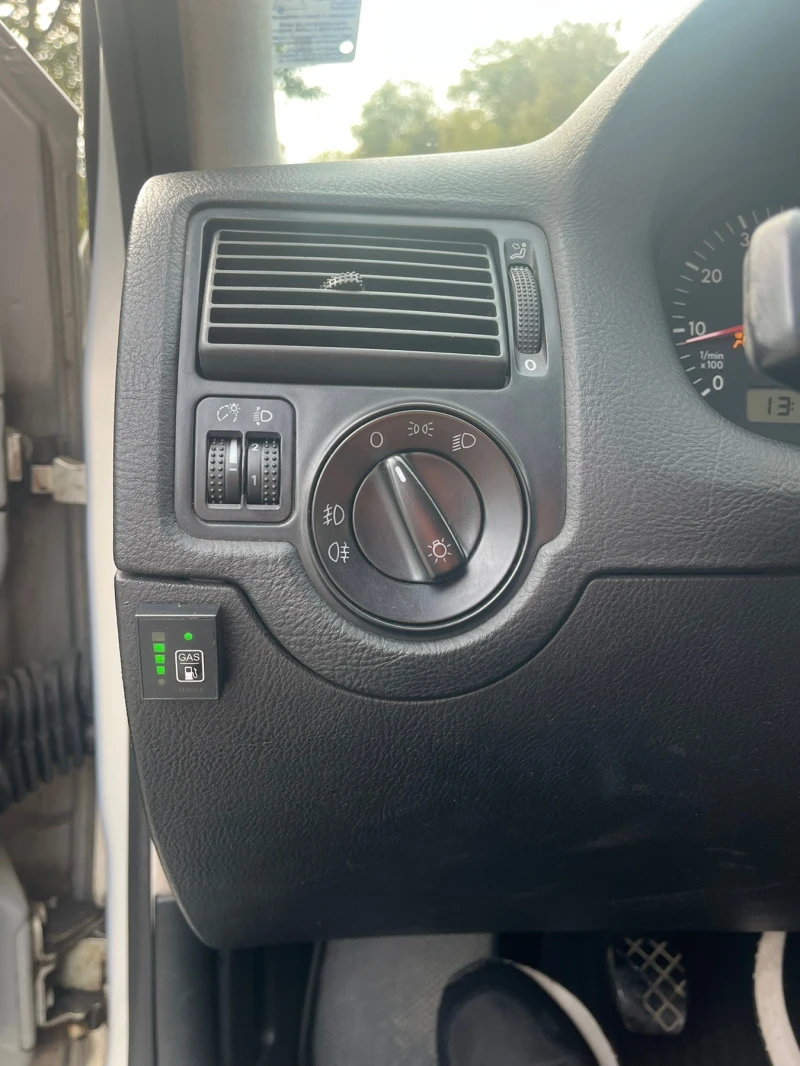 VW Golf 4, снимка 8 - Автомобили и джипове - 52419467