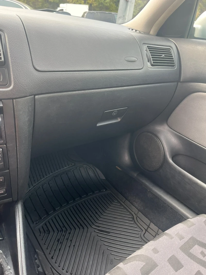 VW Golf 4, снимка 7 - Автомобили и джипове - 52419467