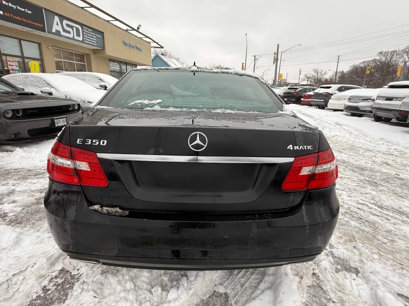 Mercedes-Benz E 350 * 4MATIC* AMG PACK* PANO* H&K* CARFAX* , снимка 5 - Автомобили и джипове - 53038529