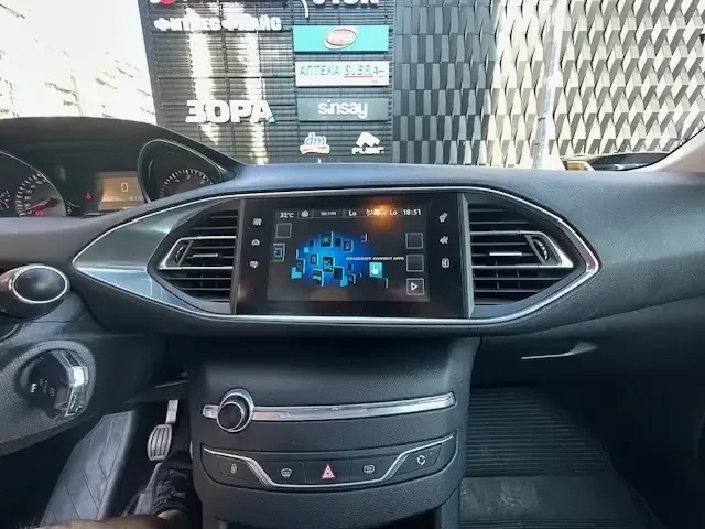 Peugeot 308 Комби, снимка 13 - Автомобили и джипове - 51097875