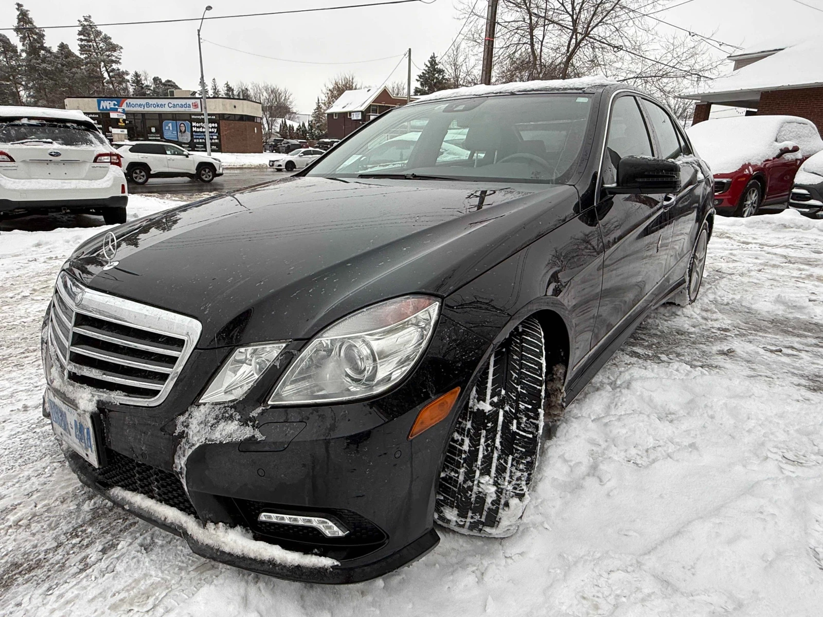 Mercedes-Benz E 350 * 4MATIC* AMG PACK* PANO* H&K* CARFAX* , снимка 1